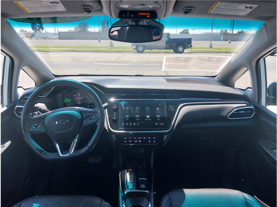 Used 2023 Chevrolet Bolt LT w/ Infotainment Package FWD image 9