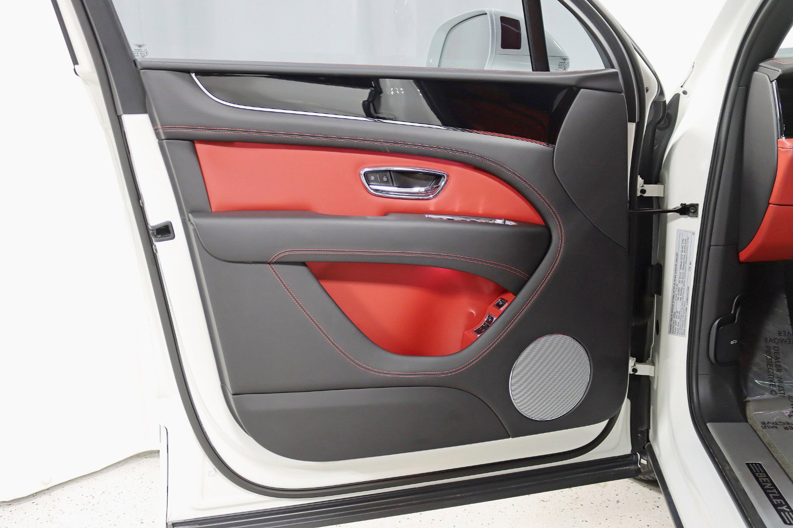 Used 2022 Bentley Bentayga image 40