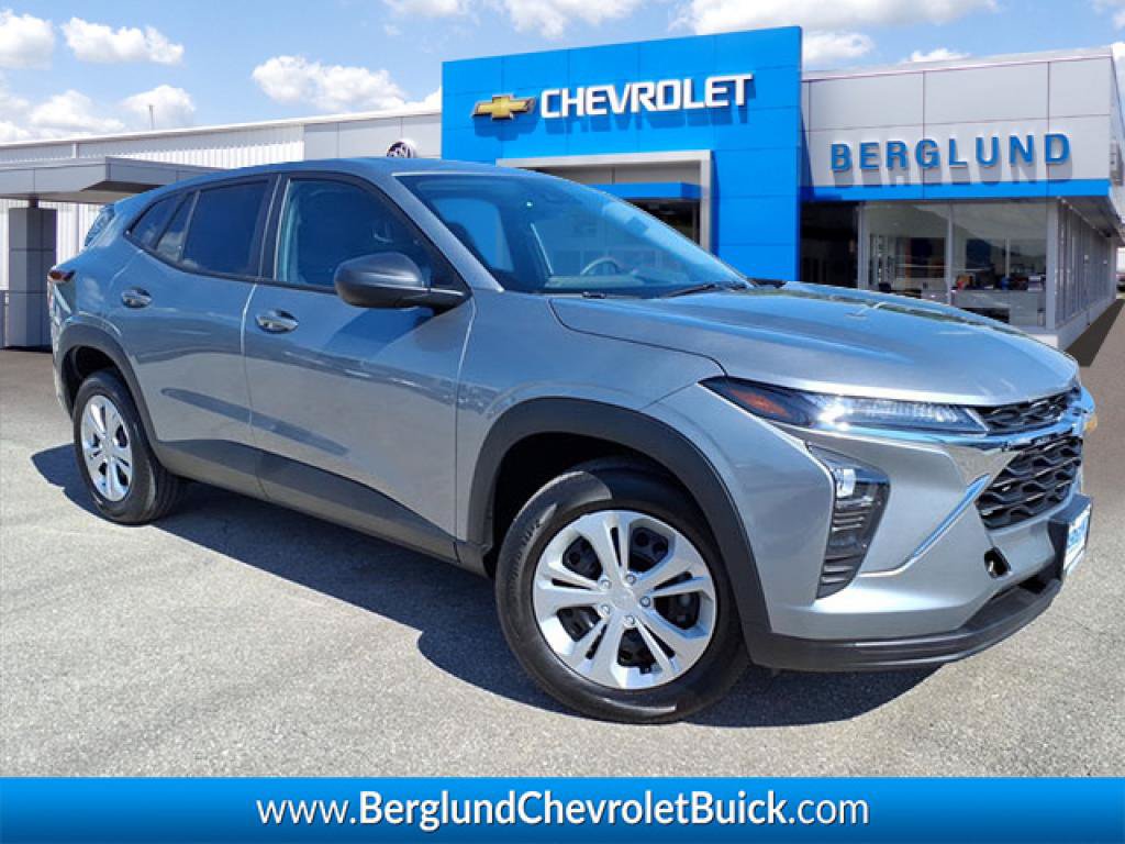 Used 2026 Chevrolet Trax LS w/ Driver Confidence Package FWD image 1