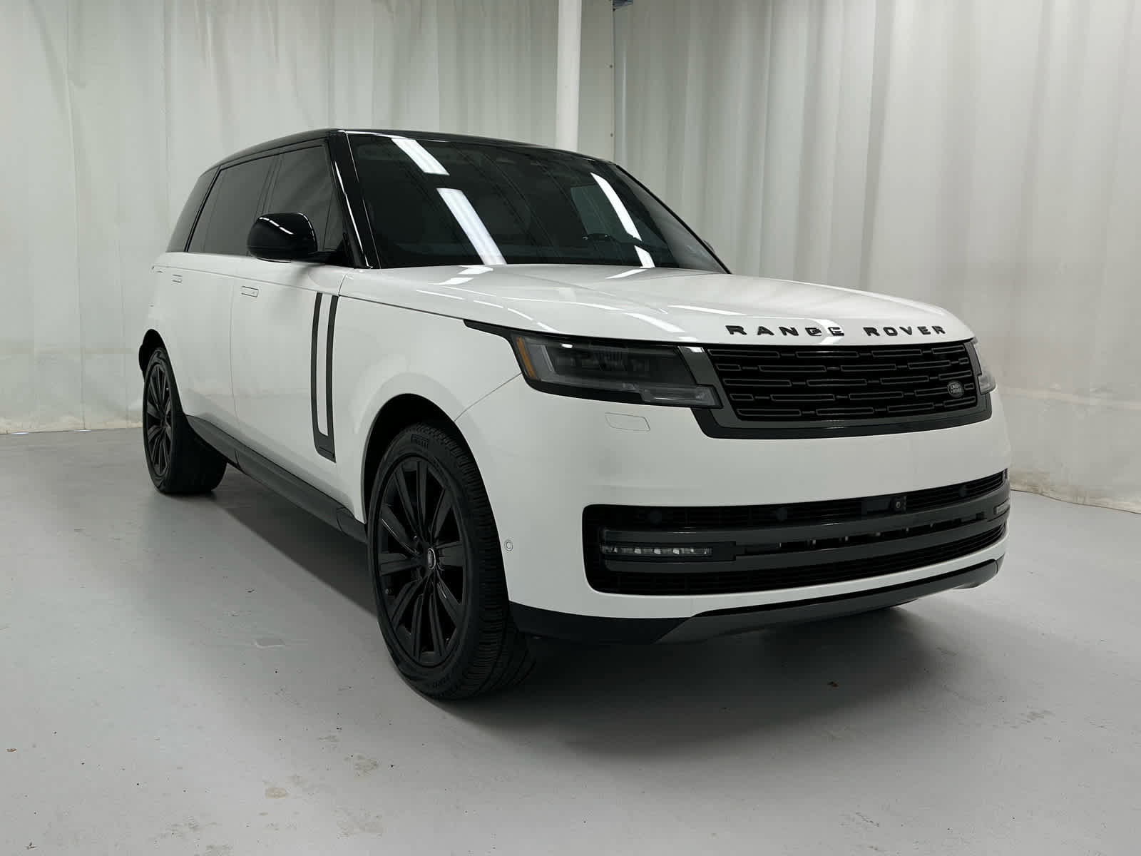 Used 2024 Land Rover Range Rover Long Wheelbase Autobiography AWD/4WD image 2