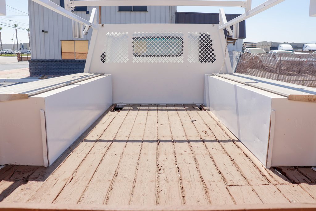 Used 2019 Isuzu NPR HD image 10