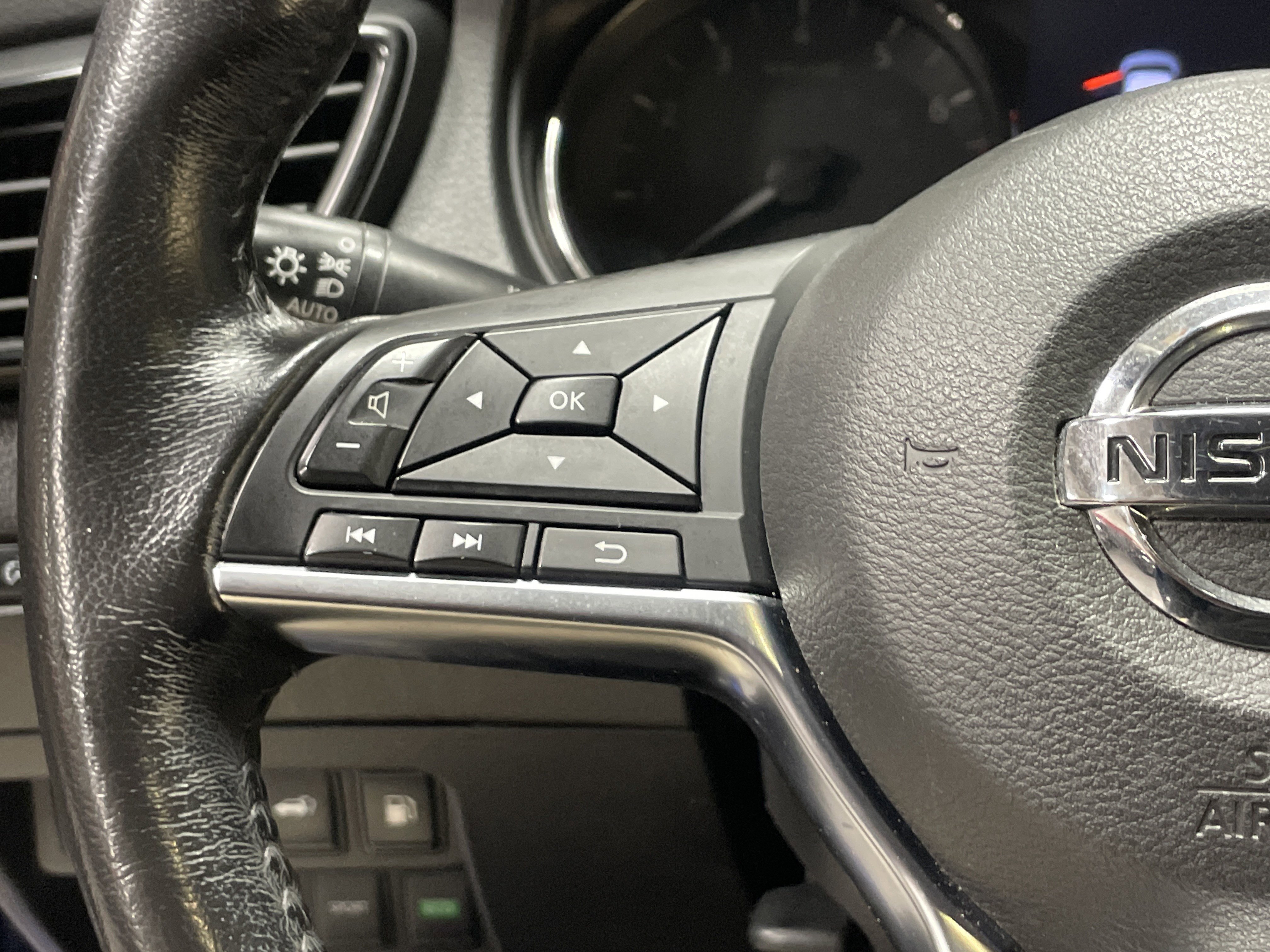 Used 2019 Nissan Rogue SV image 19