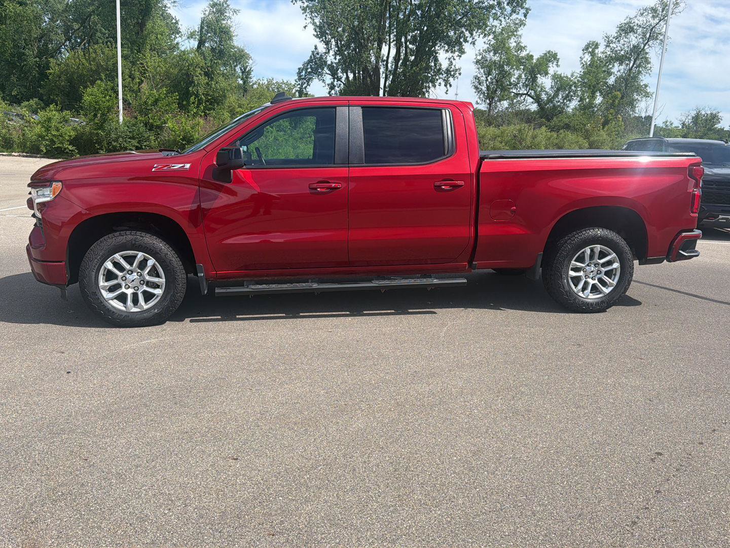 Used 2023 Chevrolet Silverado 1500 RST AWD/4WD image 2