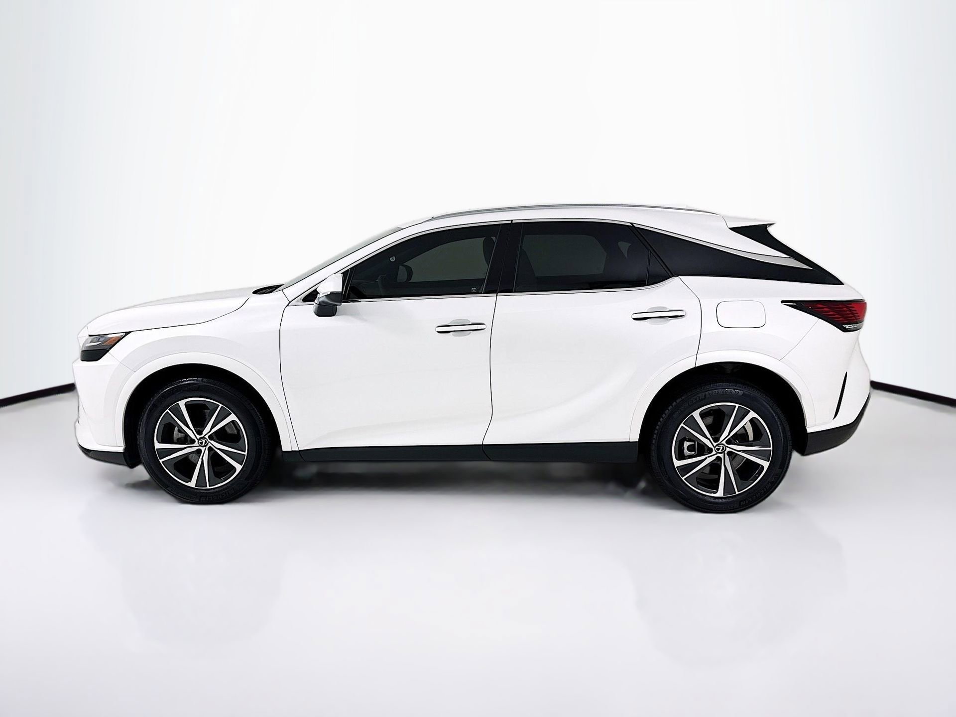 Used 2023 Lexus RX 350 Premium w/ Cold Area Package FWD image 5