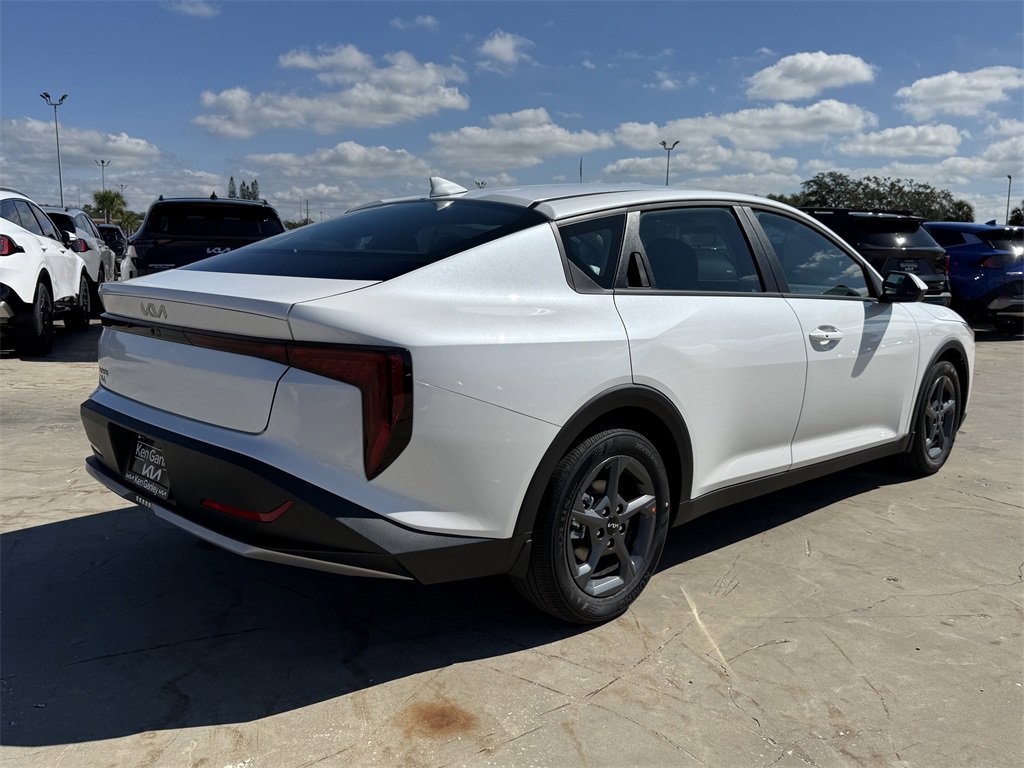 New 2025 Kia K4 LXS image 4