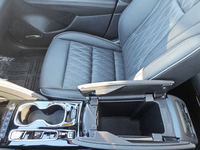 Used 2023 Buick Envision Avenir image 53