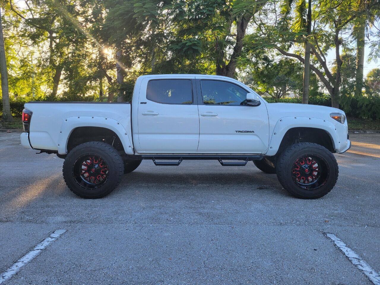 Used 2017 Toyota Tacoma SR5 w/ Tow Package RWD image 8