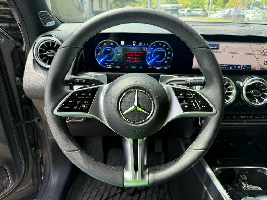 Used 2025 Mercedes-Benz EQB 300 4MATIC image 5