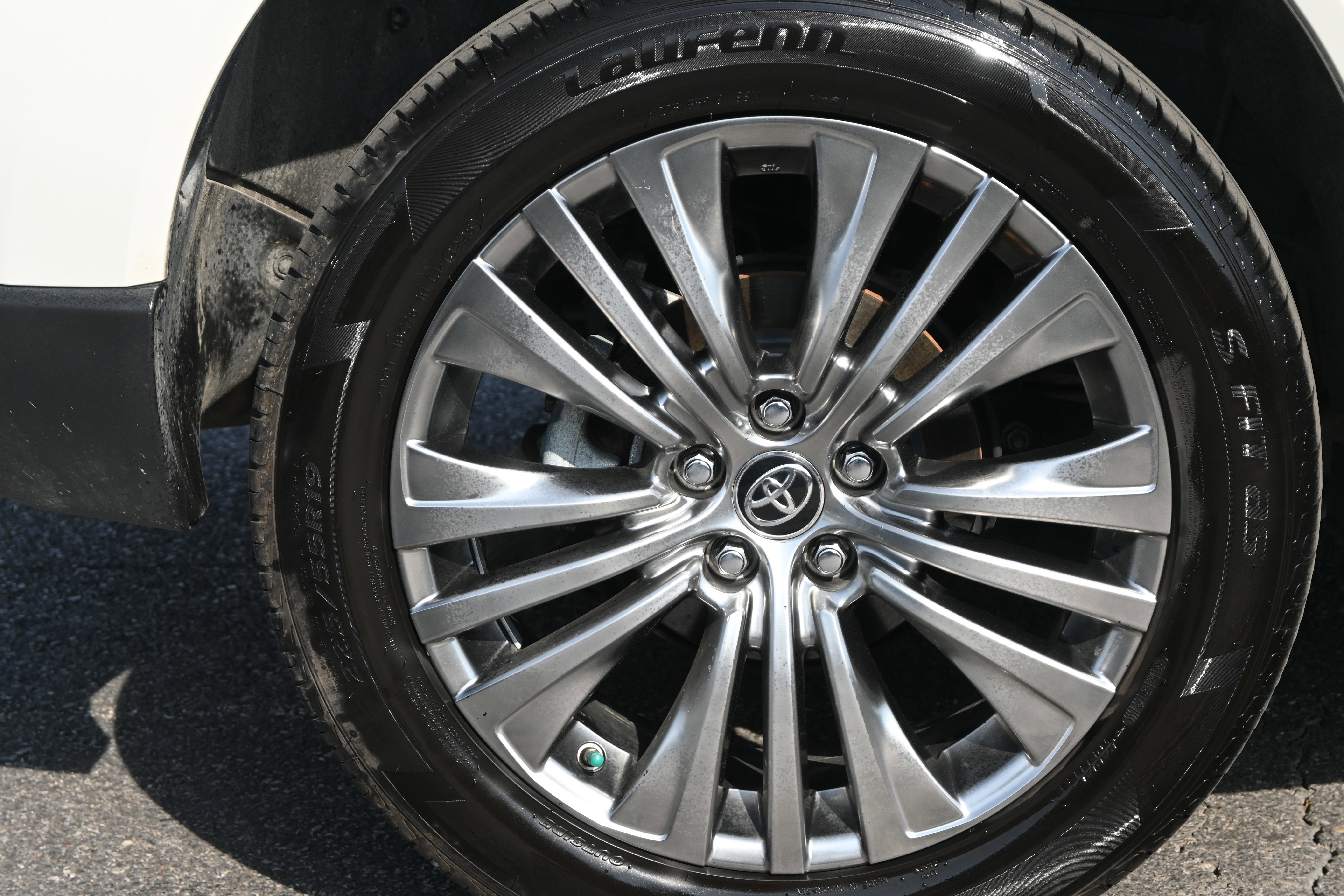 Used 2021 Toyota Venza XLE w/ Softex Package image 13