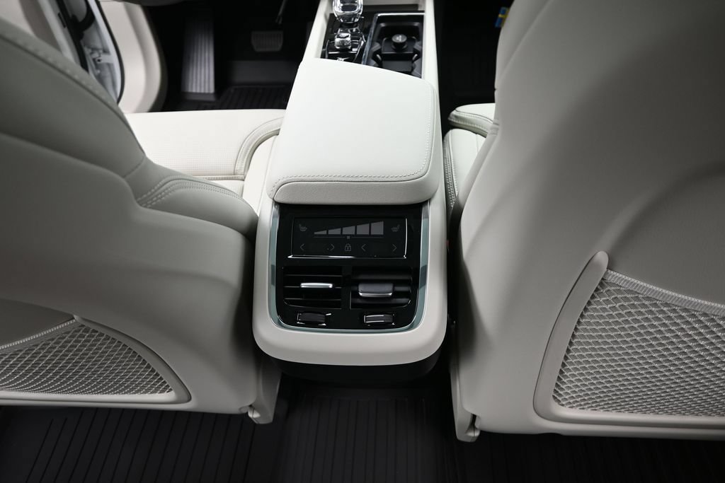 New 2026 Volvo XC60 B5 Ultra w/ Climate Package AWD/4WD image 19