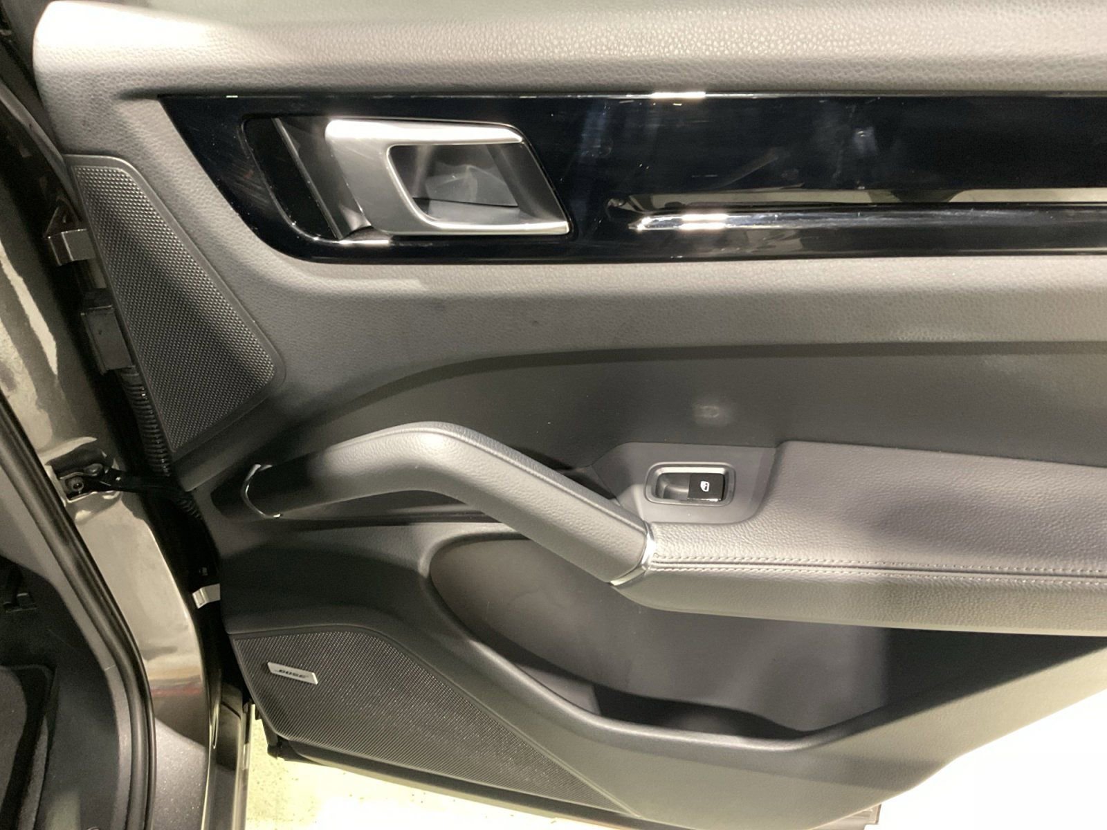 Used 2019 Porsche Cayenne Base image 13