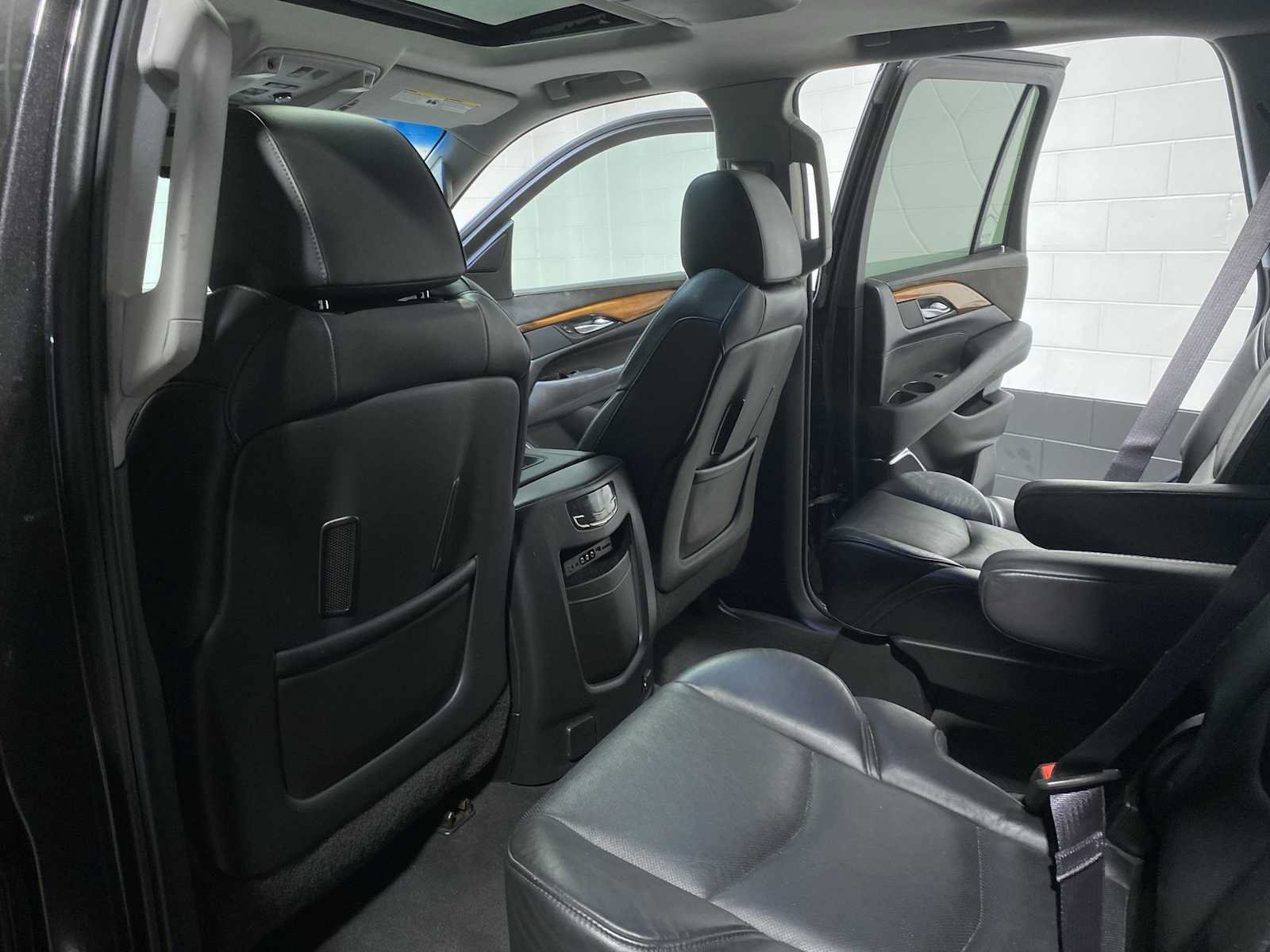 Used 2015 Cadillac Escalade Premium AWD/4WD image 12