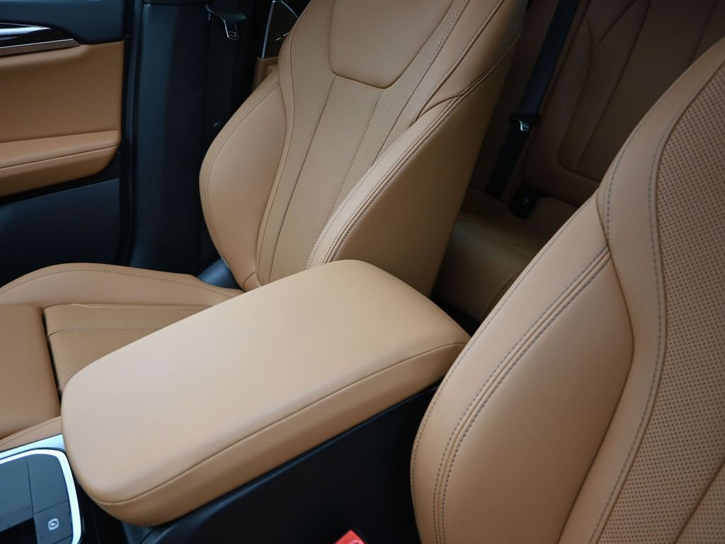 Certified 2025 BMW X4 xDrive30i image 13