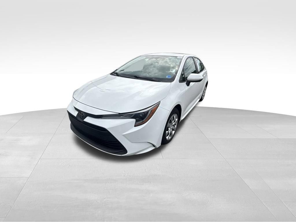 Used 2024 Toyota Corolla LE FWD image 3