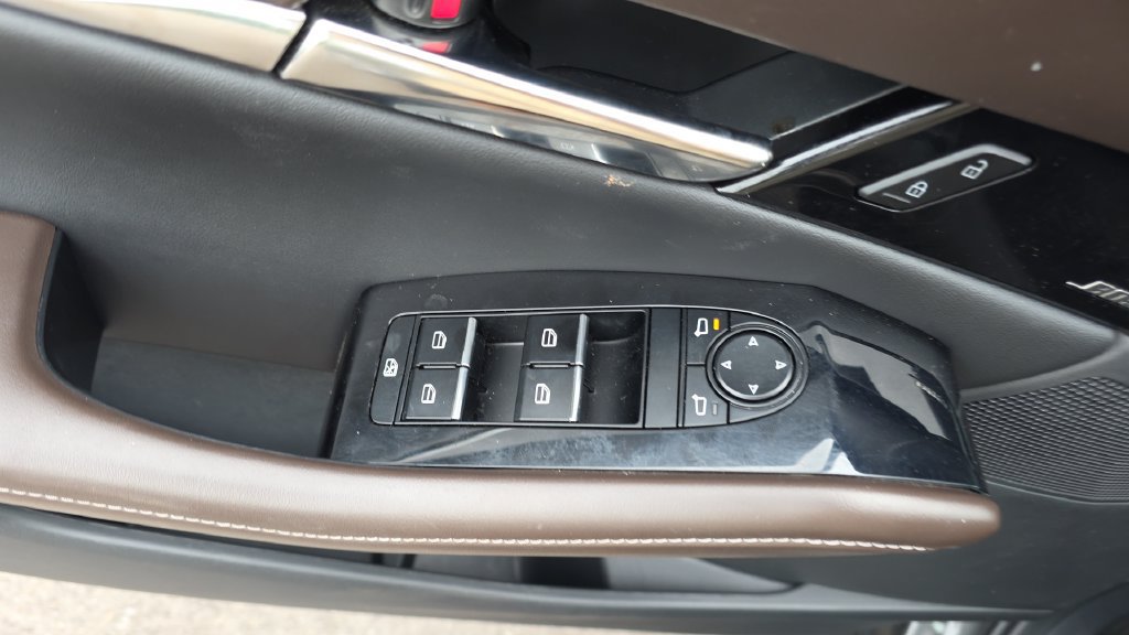 Used 2025 MAZDA CX-30 AWD 2.5 S w/ Premium Package image 12