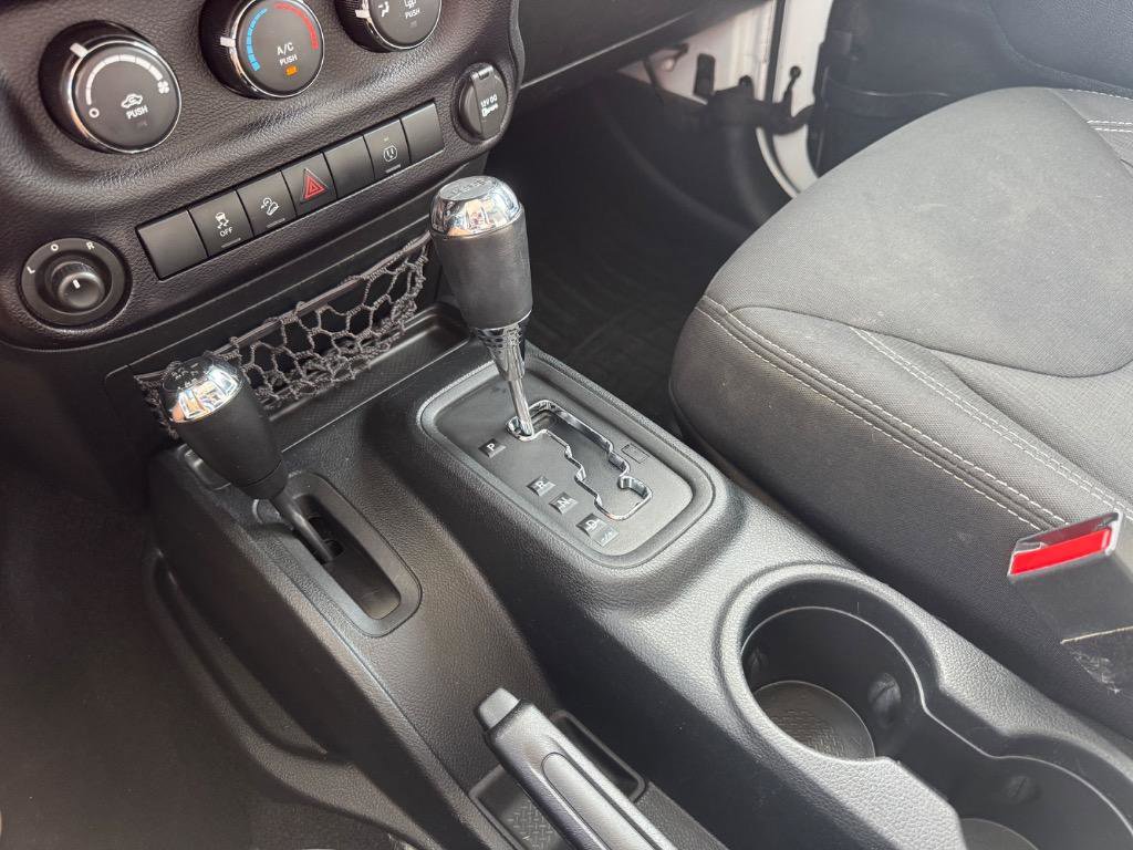 Used 2016 Jeep Wrangler Unlimited Sahara w/ Connectivity Group image 30