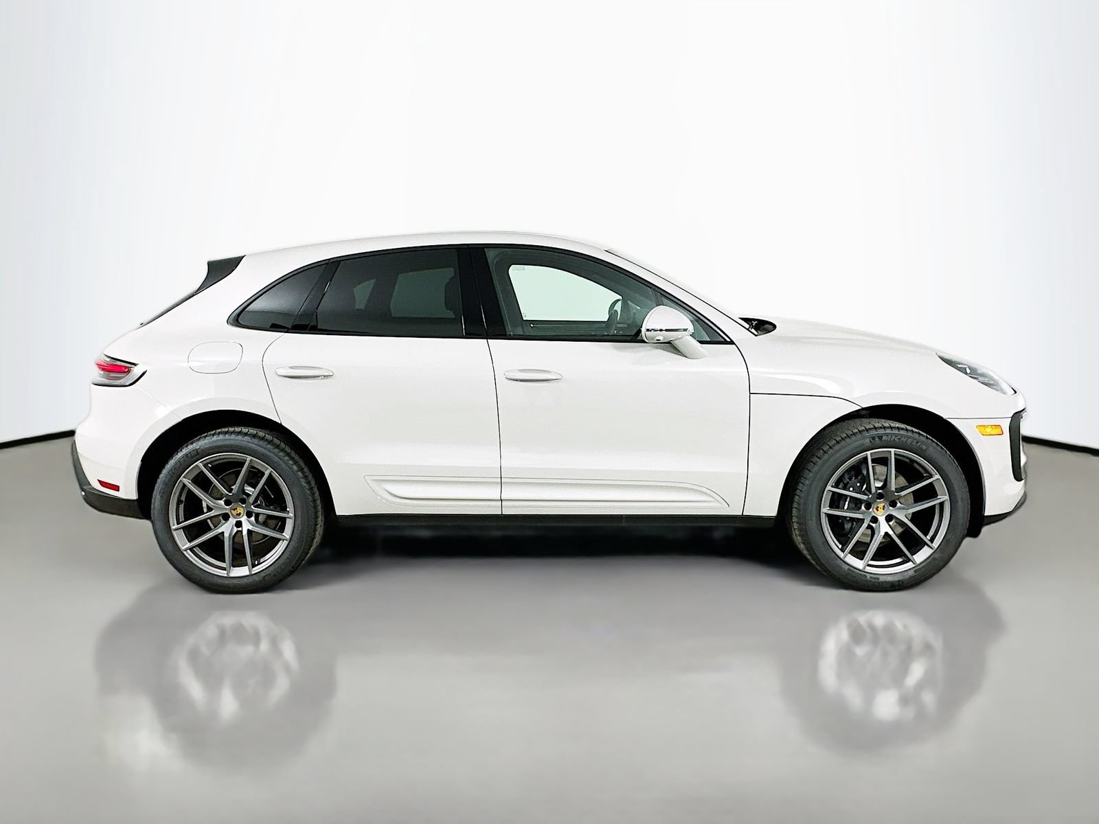 New 2026 Porsche Macan AWD/4WD image 4