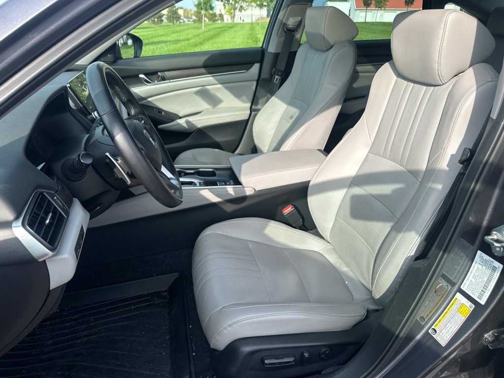 Used 2018 Honda Accord Touring image 15