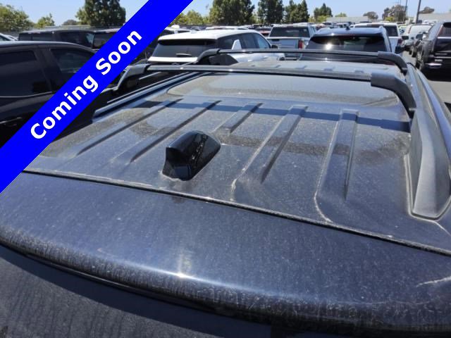 Used 2022 GMC Acadia AT4 w/ Technology Package AWD/4WD image 3