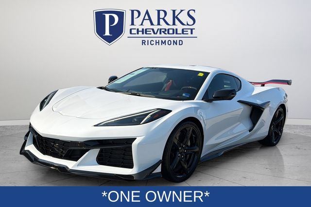 Used 2023 Chevrolet Corvette Z06 w/ Z07 Performance Package RWD image 3