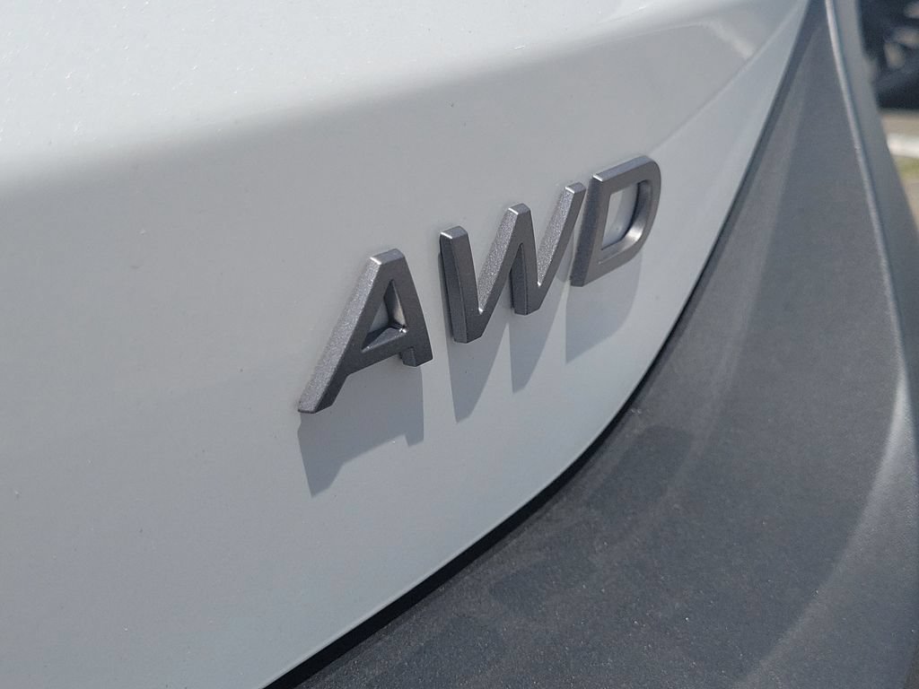 Used 2025 Nissan Kicks SV AWD/4WD image 6