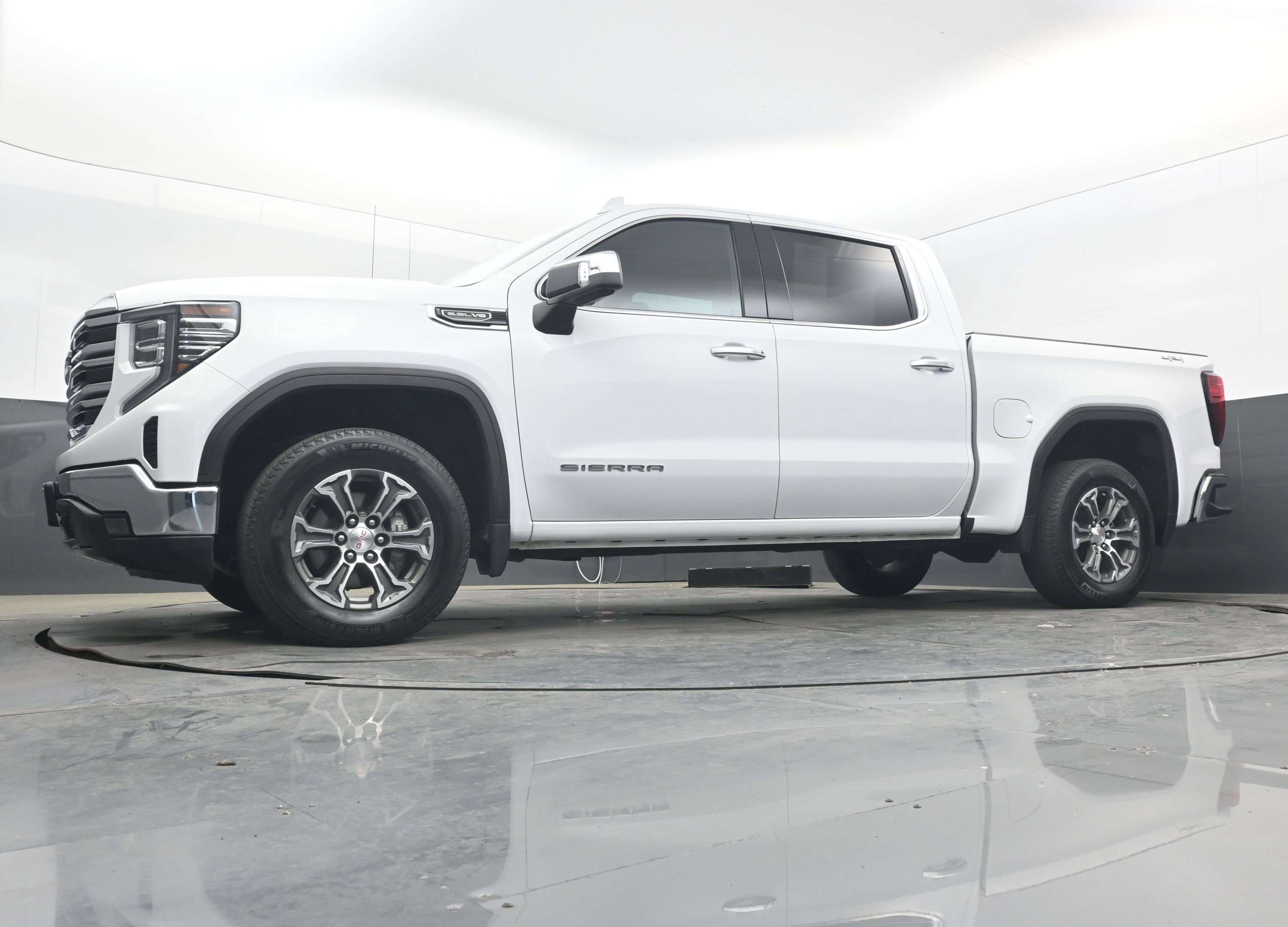 Used 2025 GMC Sierra 1500 SLT image 20