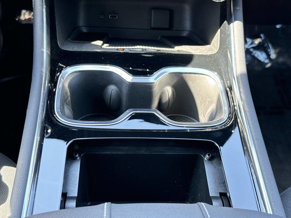 Used 2024 Chevrolet Traverse LT w/ LPO, Floor Liner Package FWD image 8
