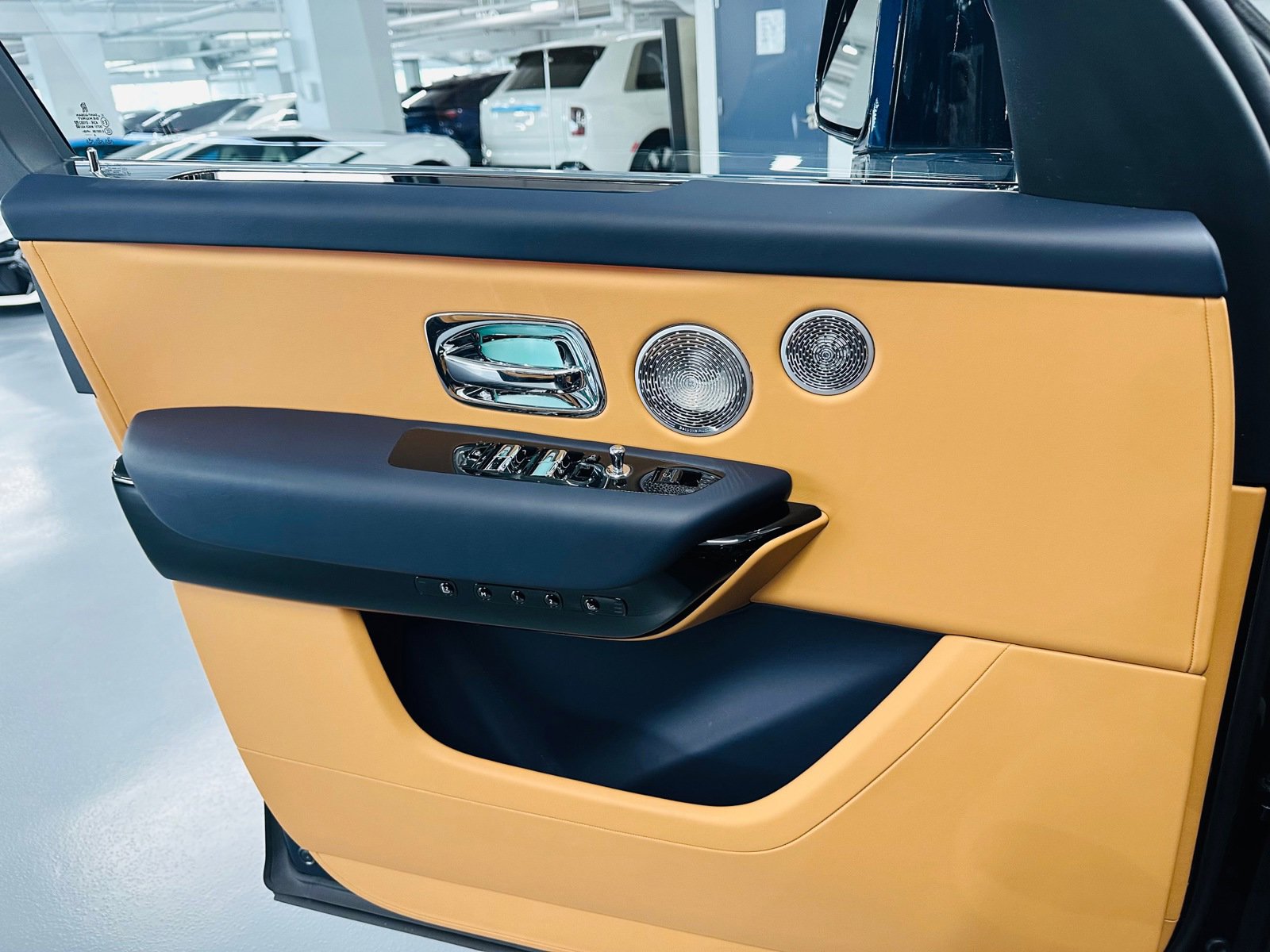 Certified 2025 Rolls-Royce Cullinan AWD/4WD image 17