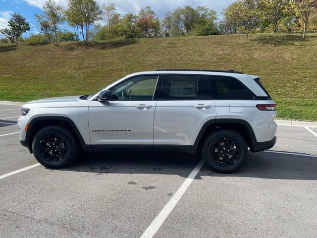 New 2025 Jeep Grand Cherokee Altitude w/ Trailer Tow Package image 4