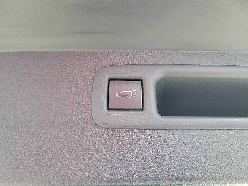 Used 2023 Toyota Highlander XLE AWD/4WD image 20