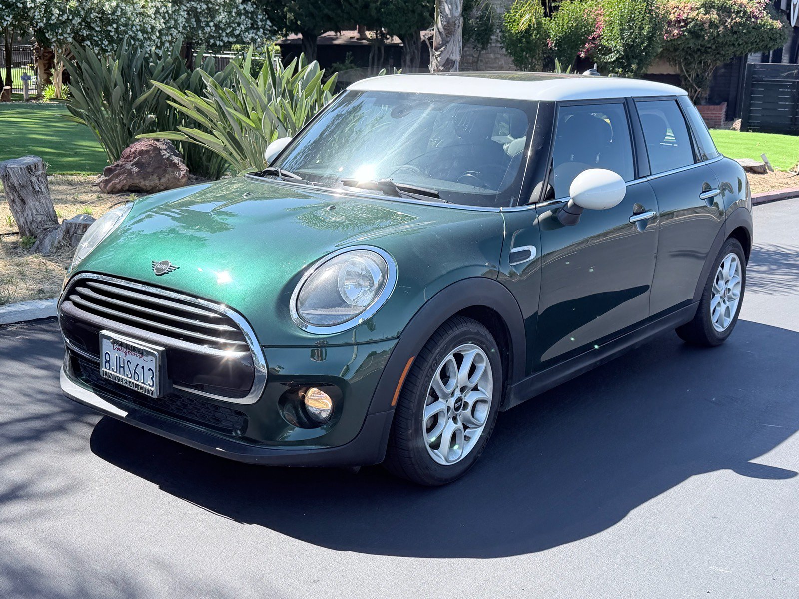Used 2019 MINI Cooper 4-Door Hardtop FWD image 1