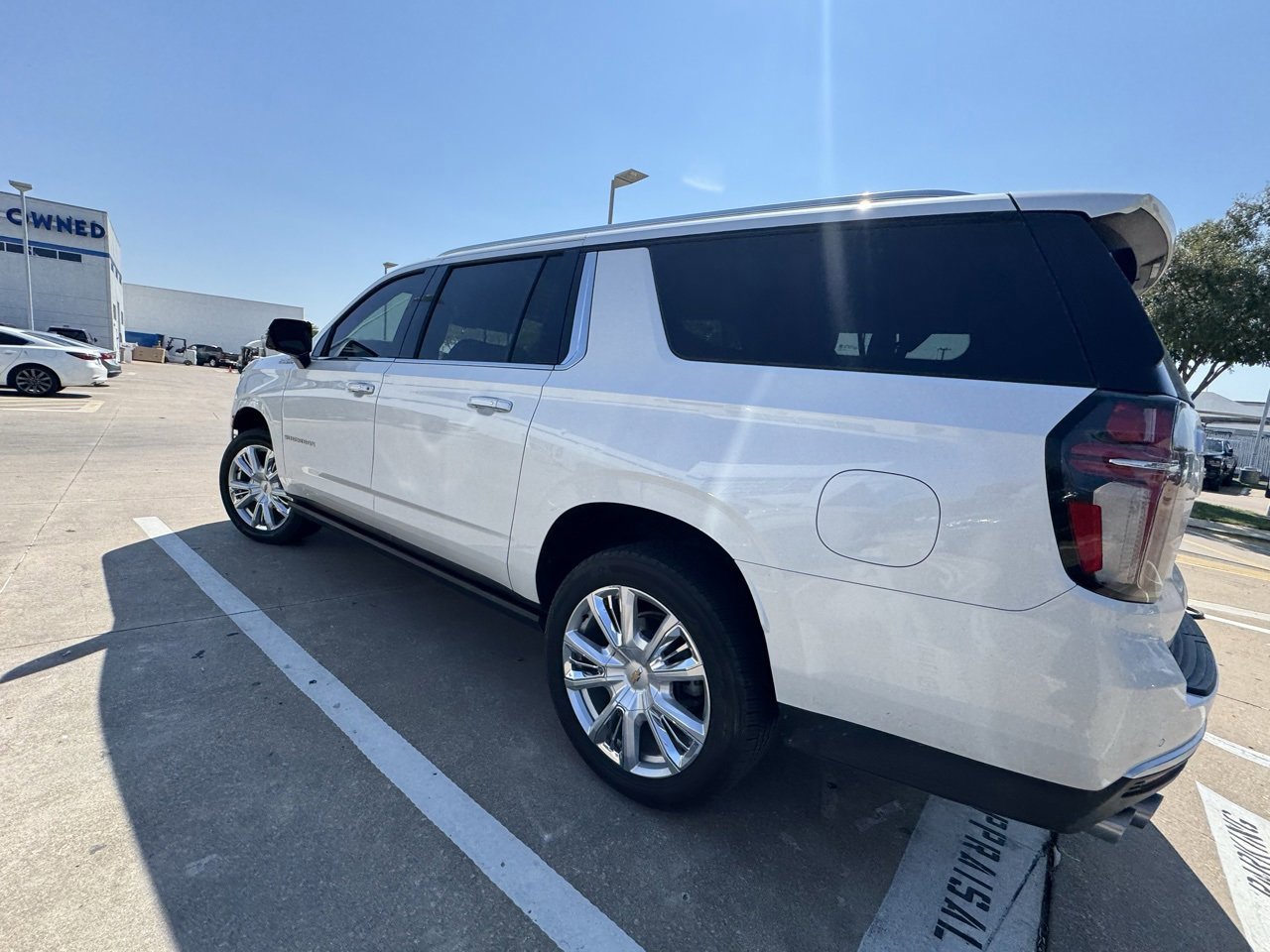 Used 2021 Chevrolet Suburban High Country image 3