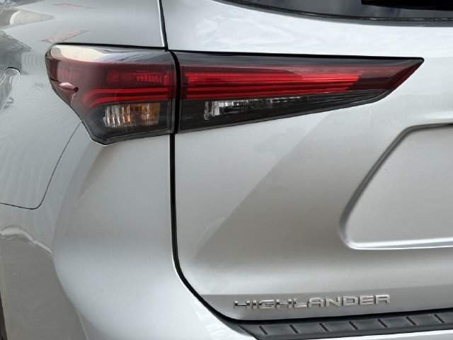 Used 2024 Toyota Highlander XSE FWD image 6