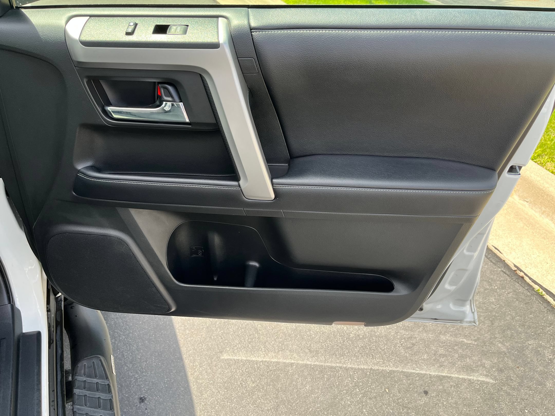 Used 2019 Toyota 4Runner SR5 AWD/4WD image 28