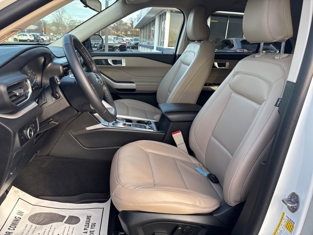 Used 2023 Ford Explorer XLT w/ Equipment Group 202A image 5
