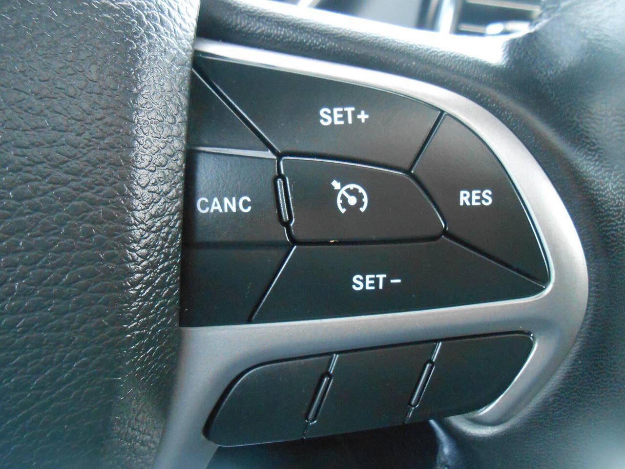 Used 2022 Jeep Grand Cherokee Laredo X AWD/4WD image 18