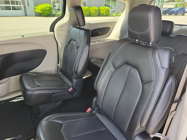 Used 2023 Chrysler Pacifica Touring-L FWD image 24