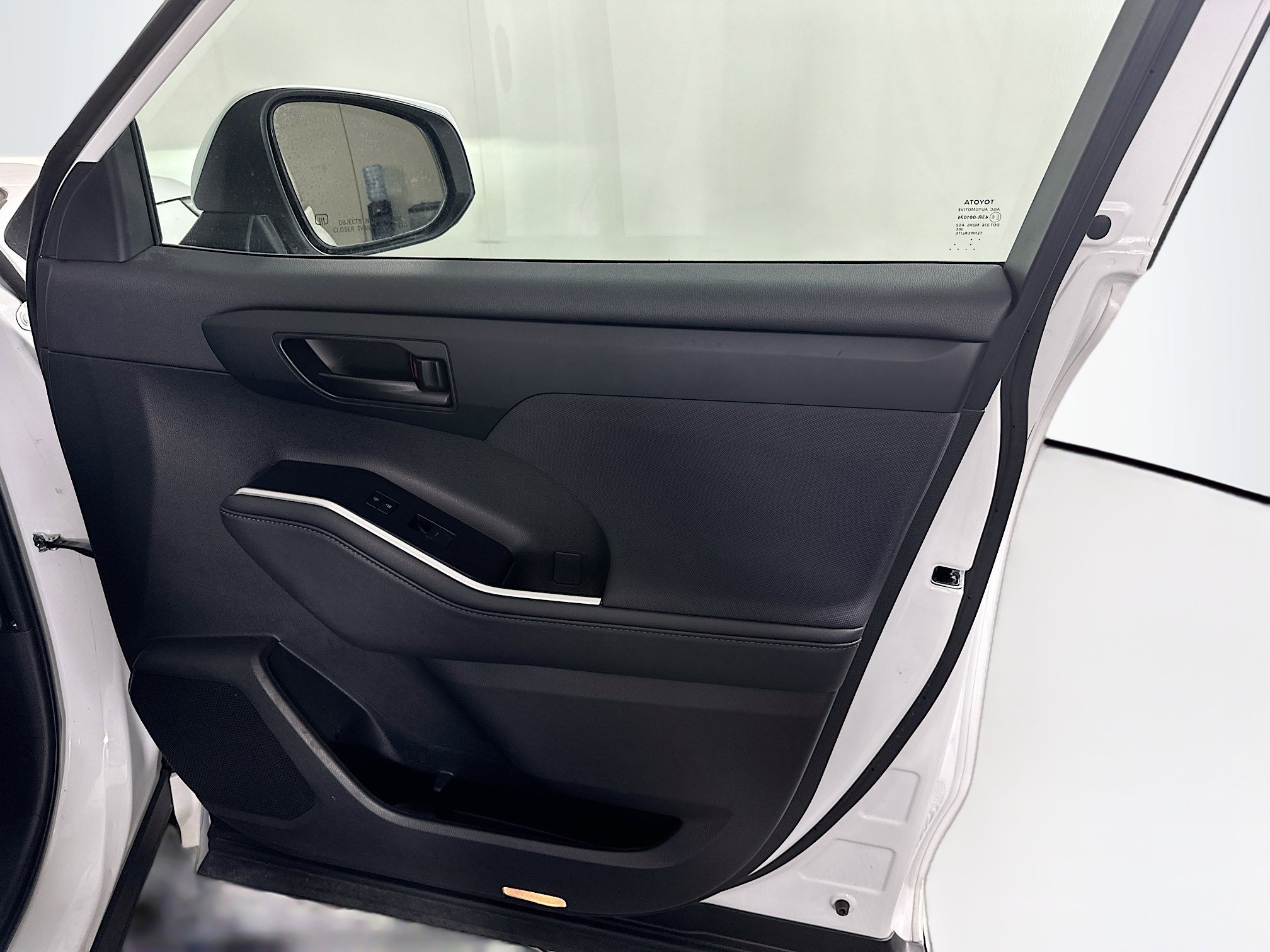 Used 2024 Toyota Highlander LE image 34