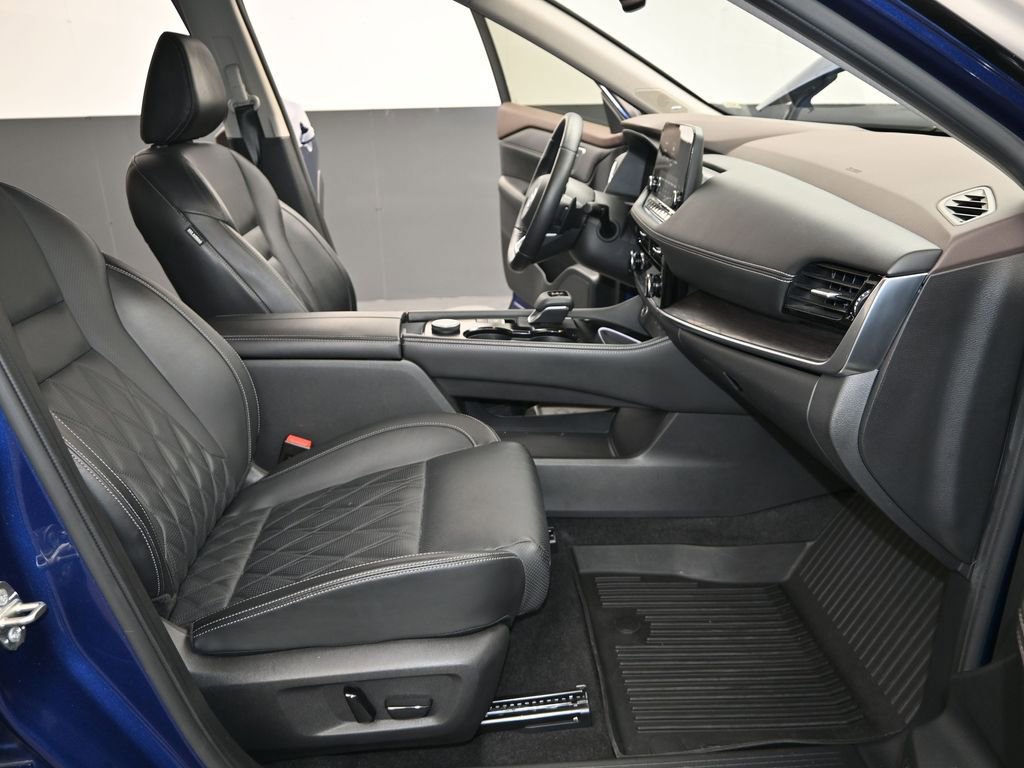 Used 2021 Nissan Rogue Platinum image 25