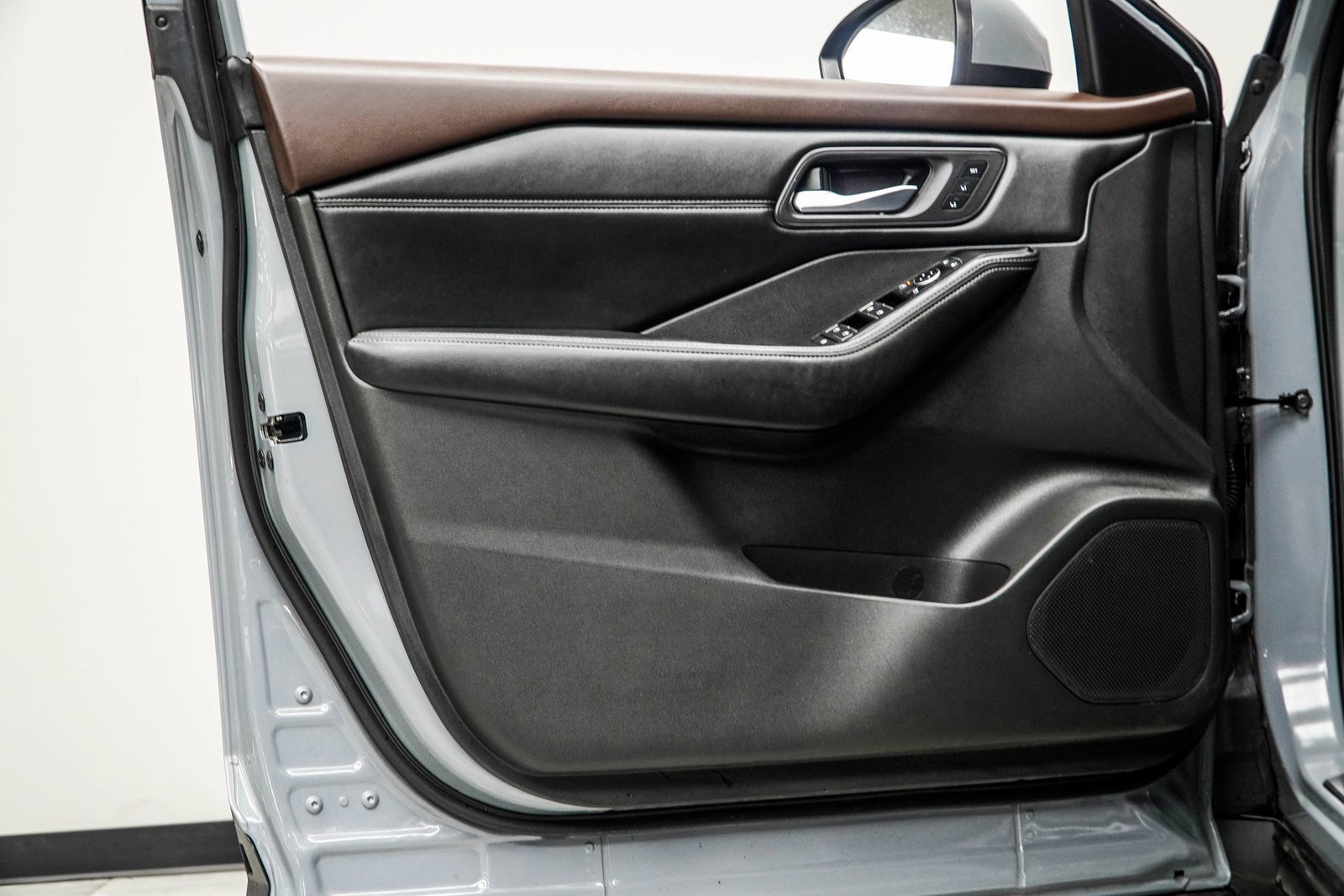 Used 2023 Nissan Rogue SL w/ SL Premium Package image 25