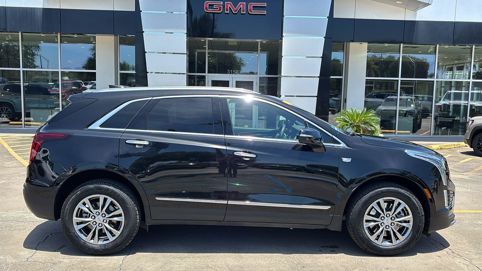 Certified 2023 Cadillac XT5 Premium Luxury FWD image 8