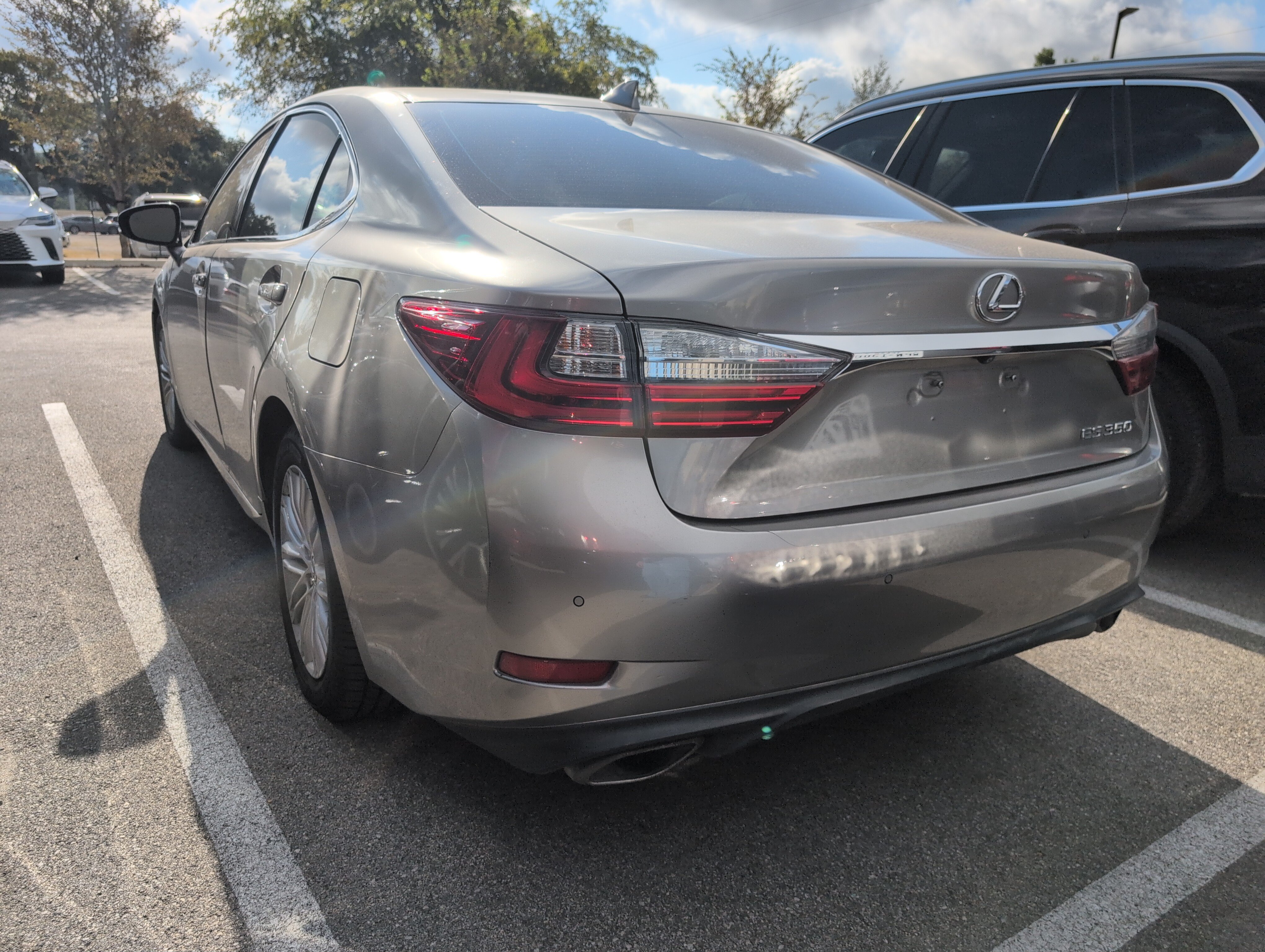 Used 2016 Lexus ES 350 w/ Premium Package w/Wood Trim FWD image 4