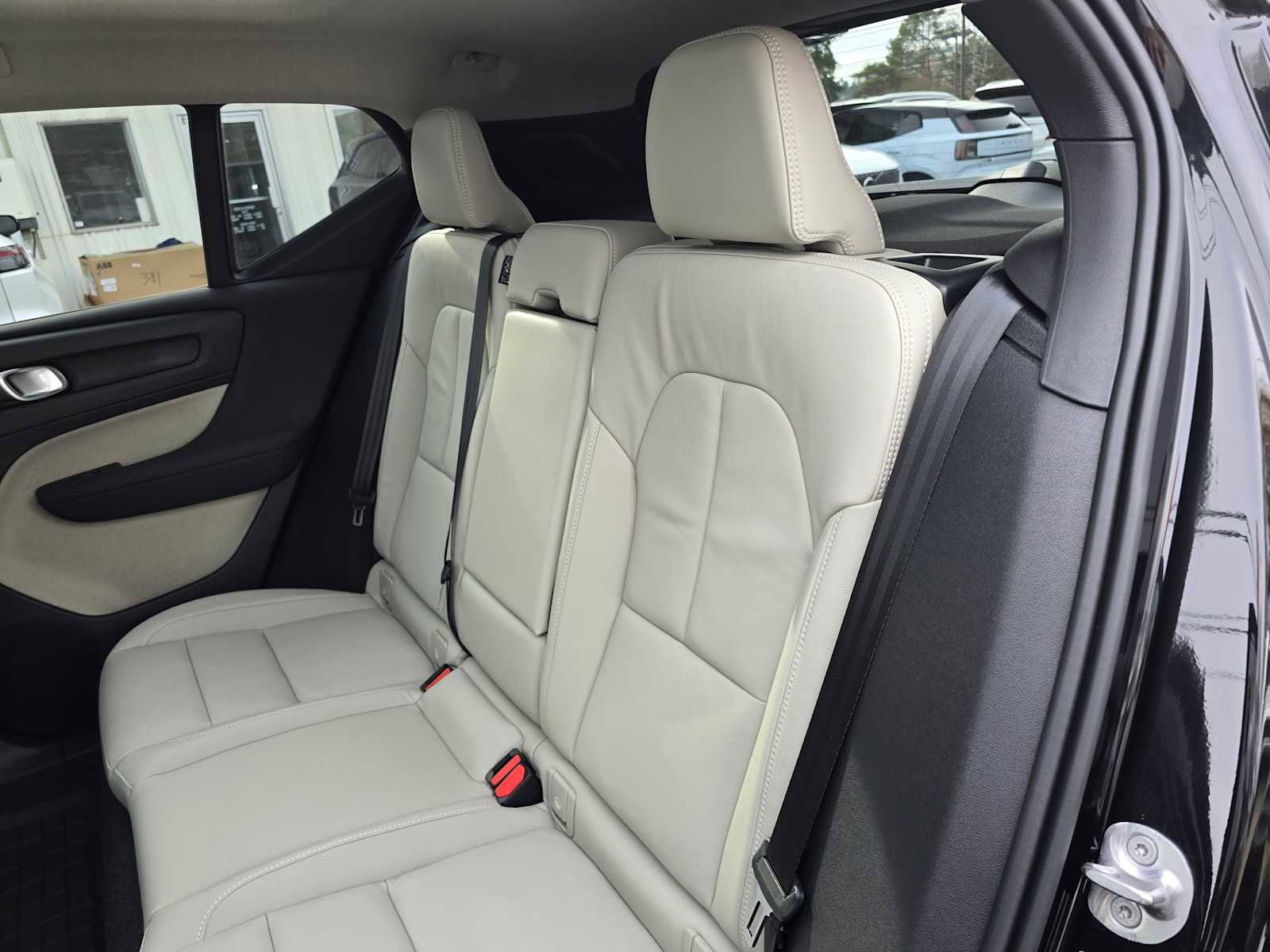 New 2026 Volvo XC40 B5 Ultra w/ Climate Package image 17