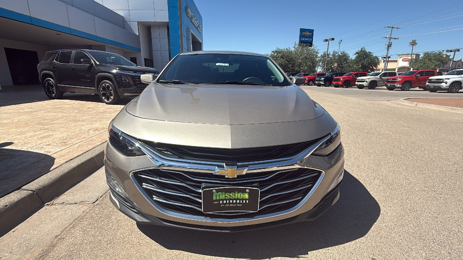 Used 2023 Chevrolet Malibu LT w/ Driver Confidence Package FWD image 2