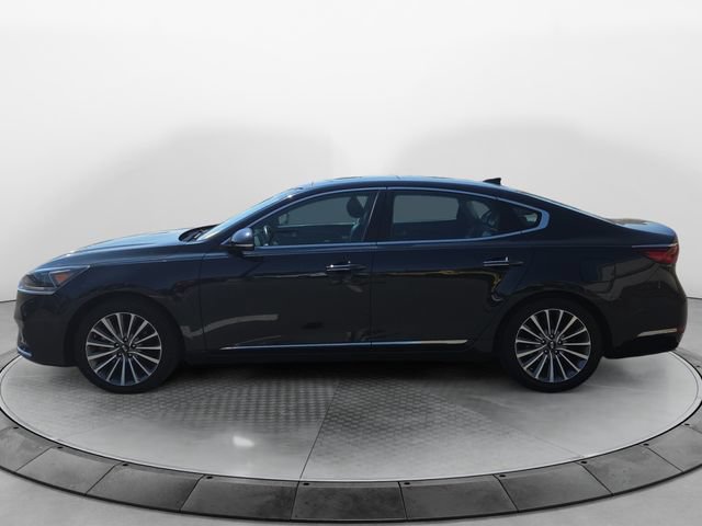 Used 2017 Kia Cadenza Premium w/ Luxury Package FWD image 2