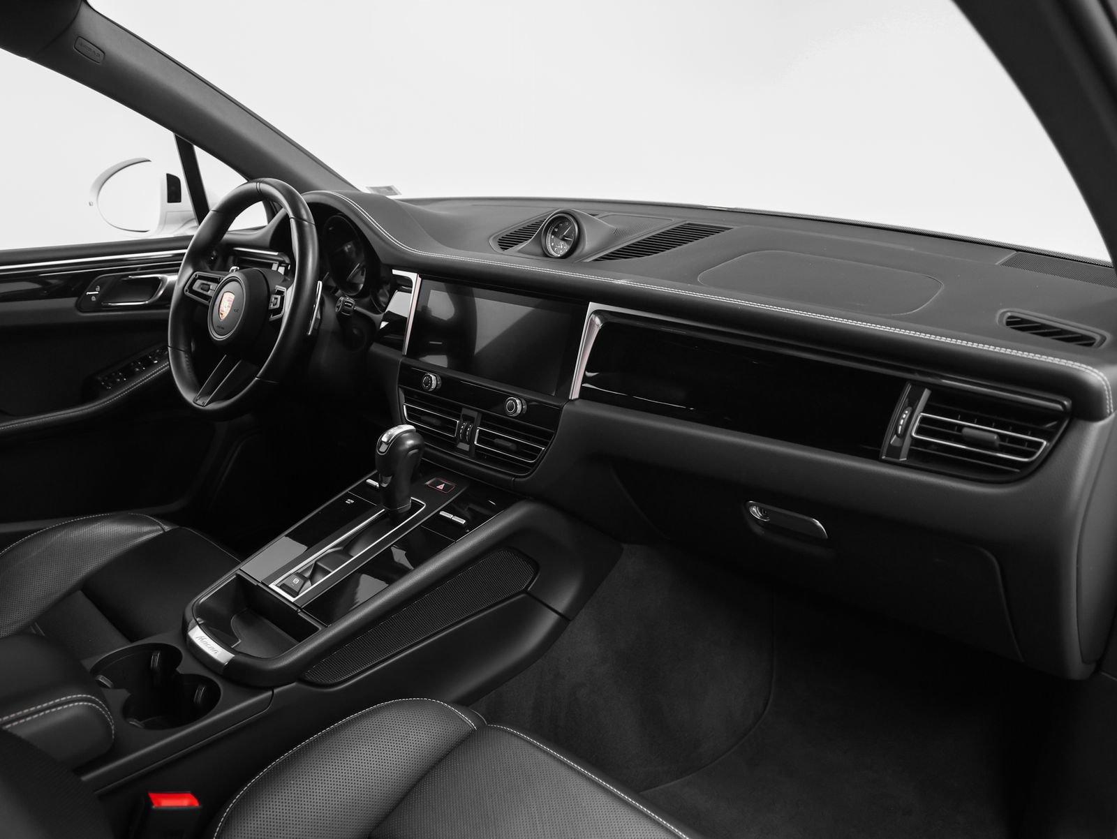 Certified 2023 Porsche Macan image 22