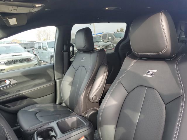 New 2026 Chrysler Pacifica Select w/ S Appearance Package FWD image 11
