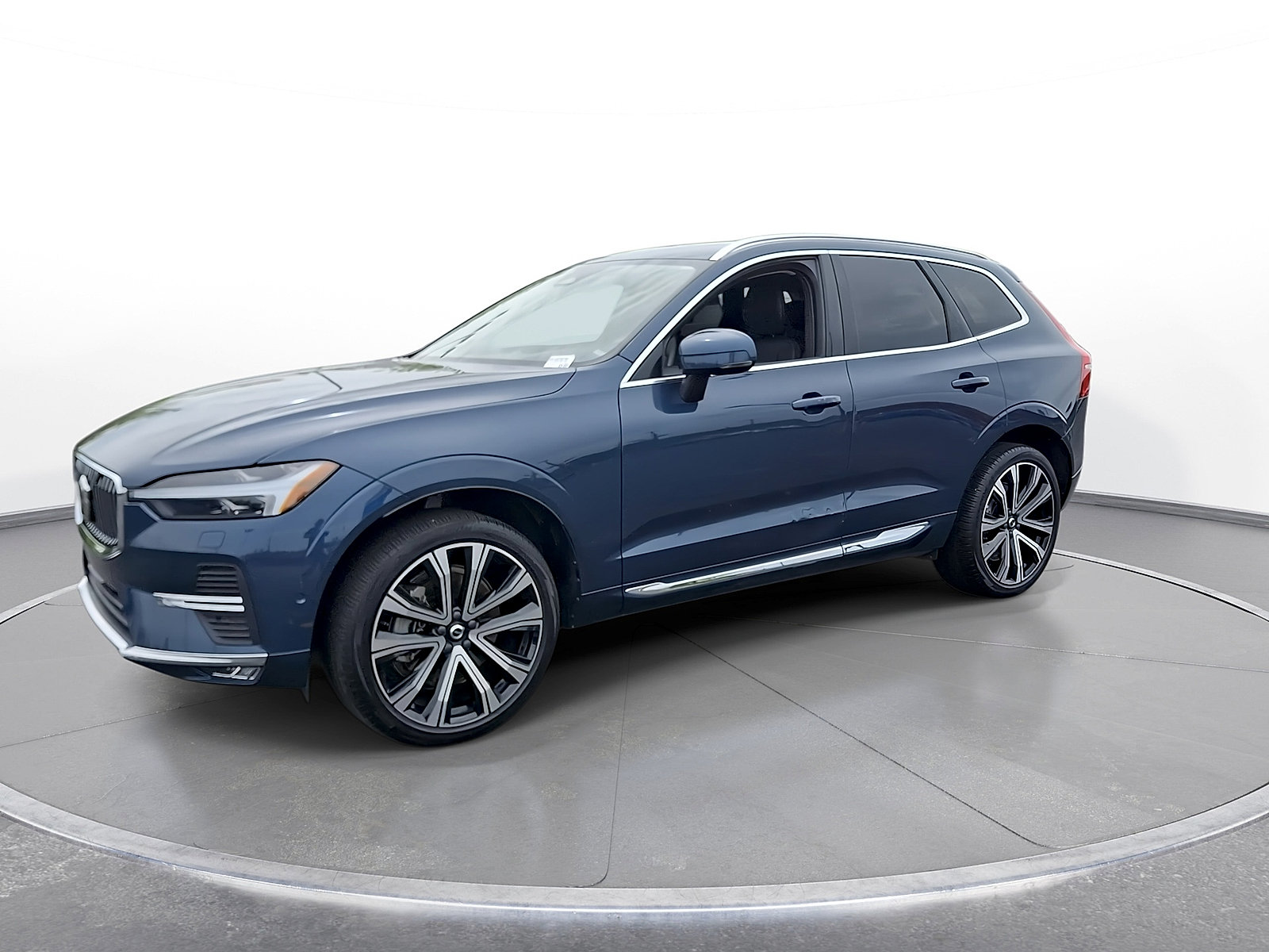 Used 2023 Volvo XC60 B6 Ultimate w/ Protection Package Premier AWD/4WD image 4