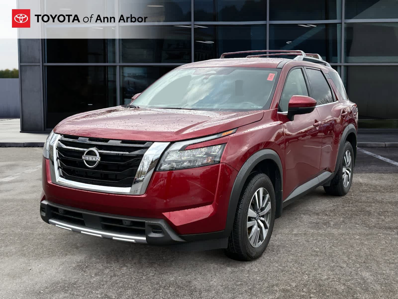 Used 2025 Nissan Pathfinder SL AWD/4WD image 2