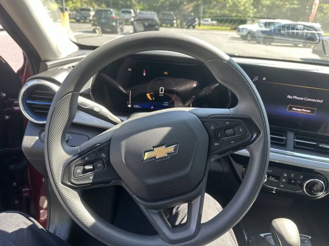 Used 2025 Chevrolet Trax LT FWD image 13